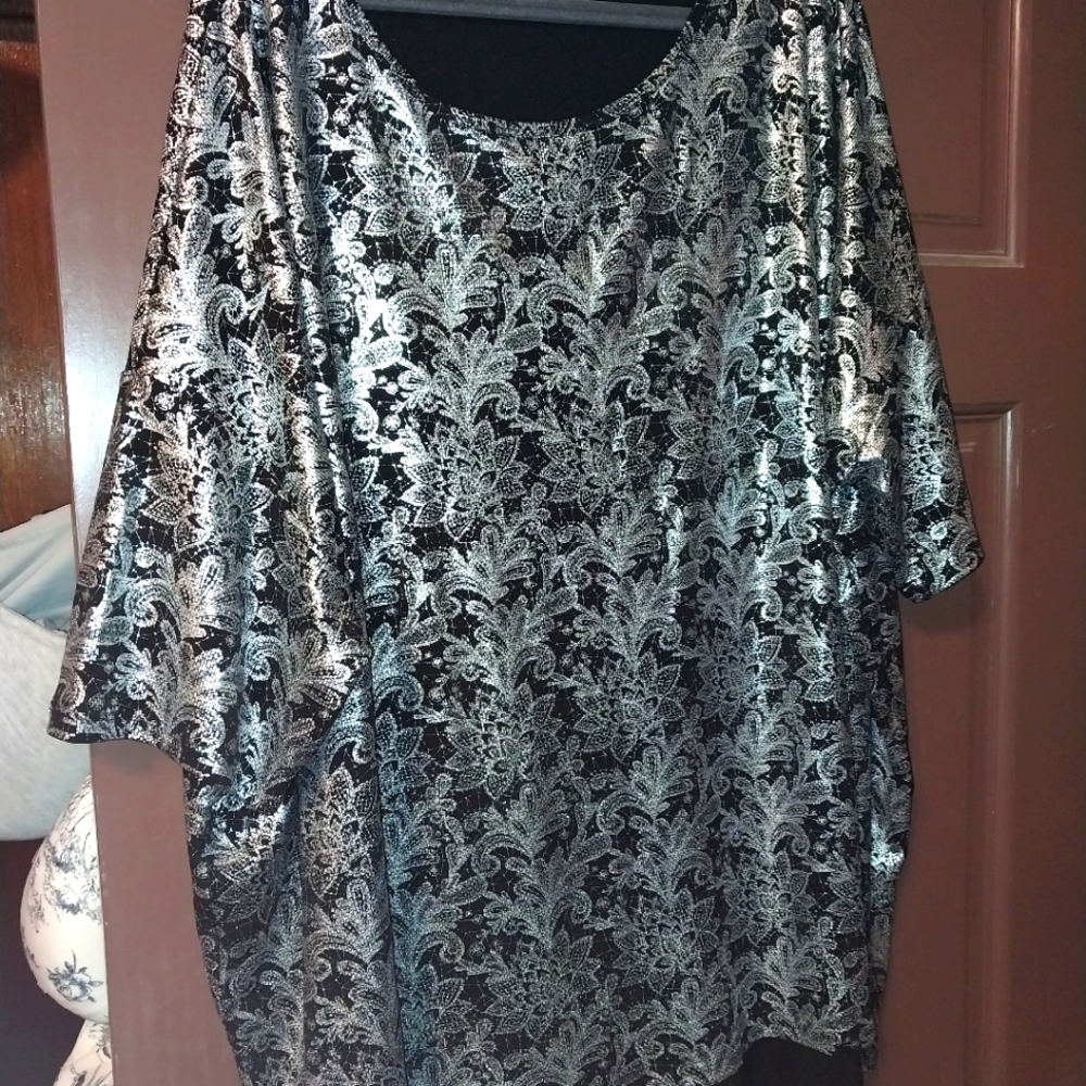 Luluroe Silver and Black Pattern Shirt 3×